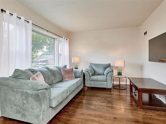 3rd image of 9342 Aster Ave