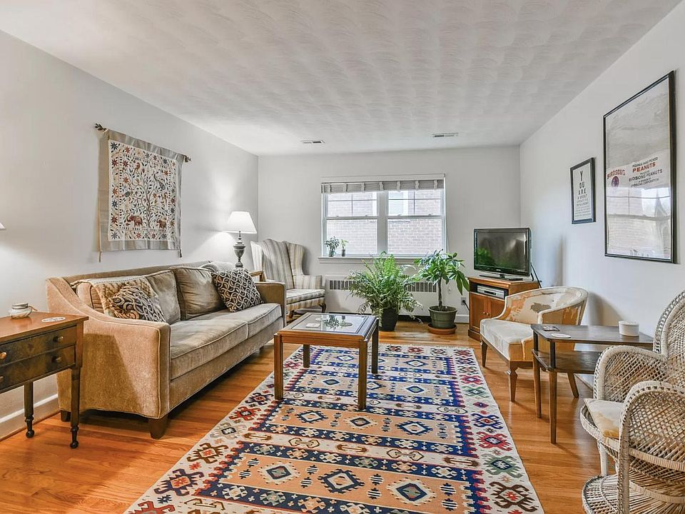 1st image of 948 Harrington Ave APT D