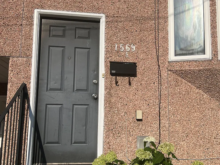 1569A Kingston Rd — Photo 2