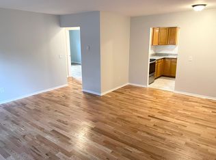 54 Briarwood Ln APT E, Branford, CT 06405