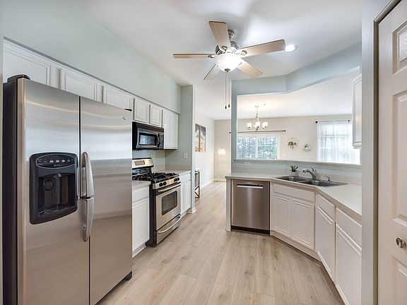 5th image of 831 Stuarts Dr #831