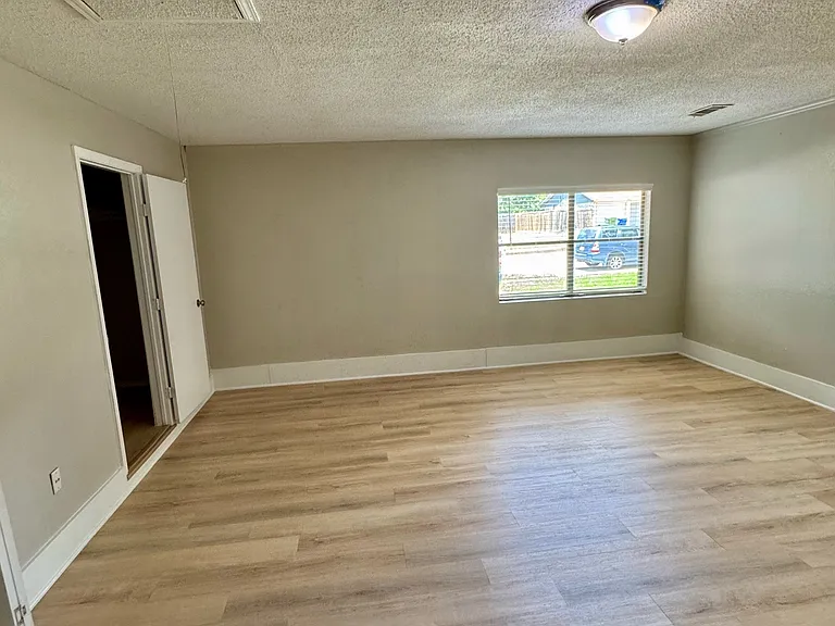6000 Lindy Ln — Photo 7