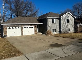 1504 Pebble Beach Rd, Mitchell, SD 57301