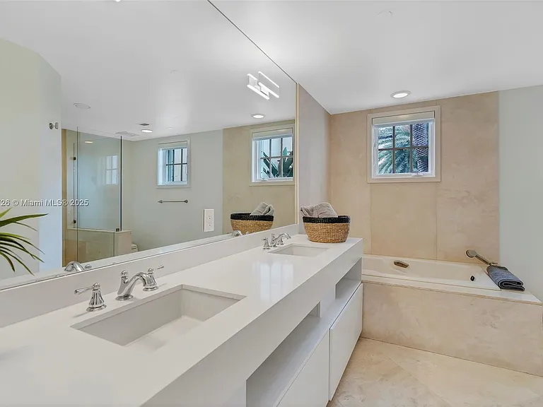19227 Fisher Island Dr #19227 — Photo 3