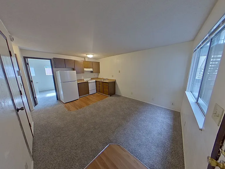 710 E 15th Aly — Photo 1