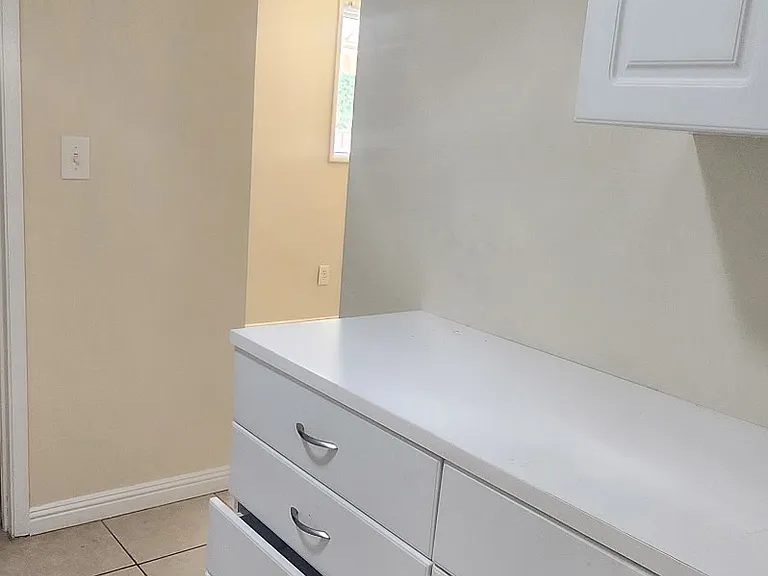 4060 Watkins Dr #5 — Photo 4