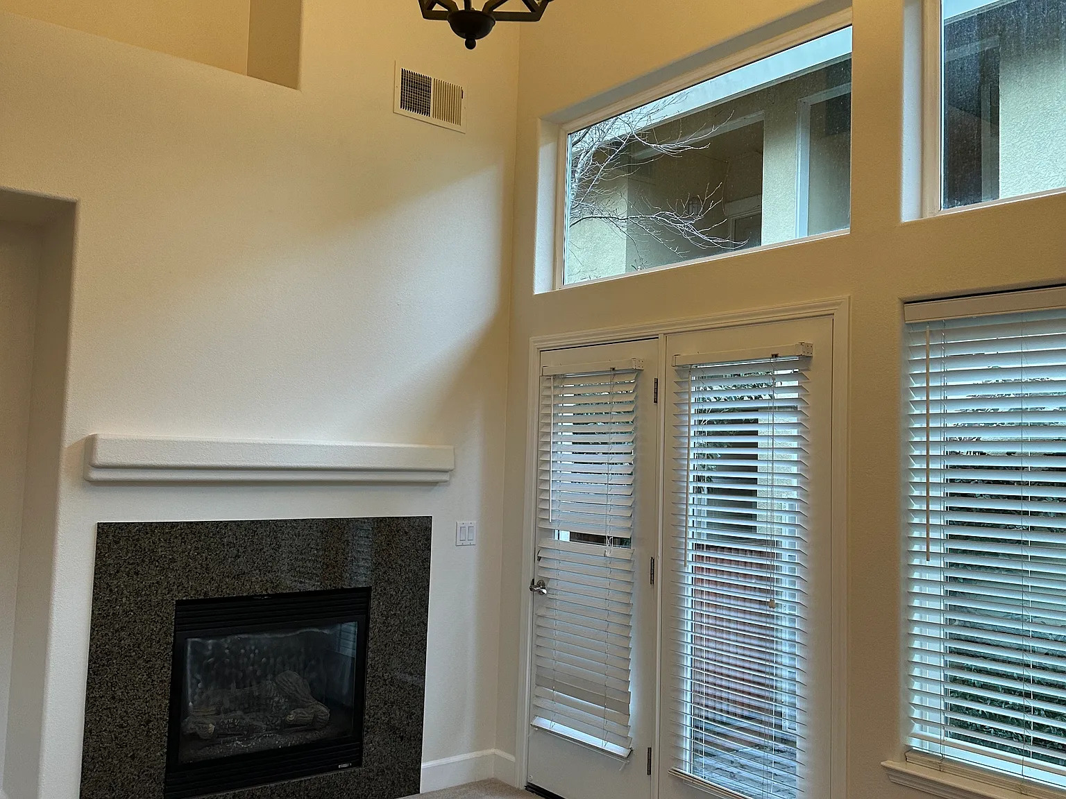 3 bed, 2.5 bath, 1258 sqft, $3,600 — Photo 4