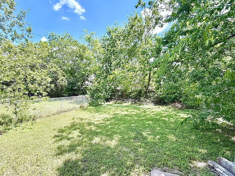 403 Country Aire Dr — Photo 12