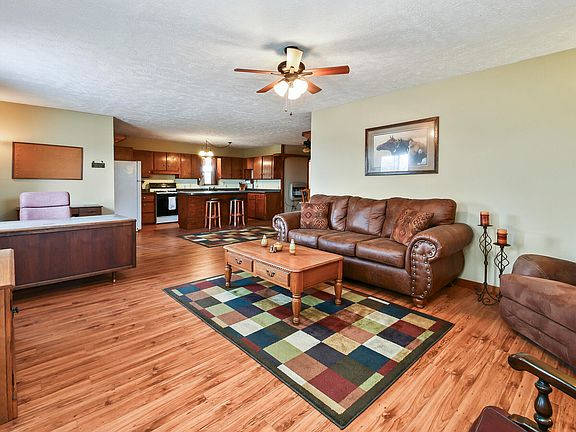 3rd image of 491 Sparrowhawk Road