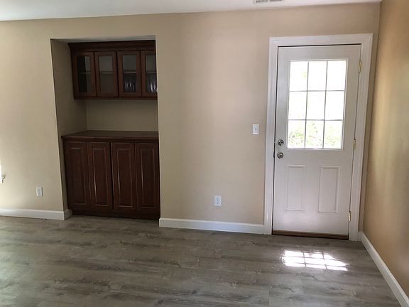 5th image of 424 Hill Meadow Dr