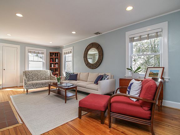4th image of 45 Elm Ave