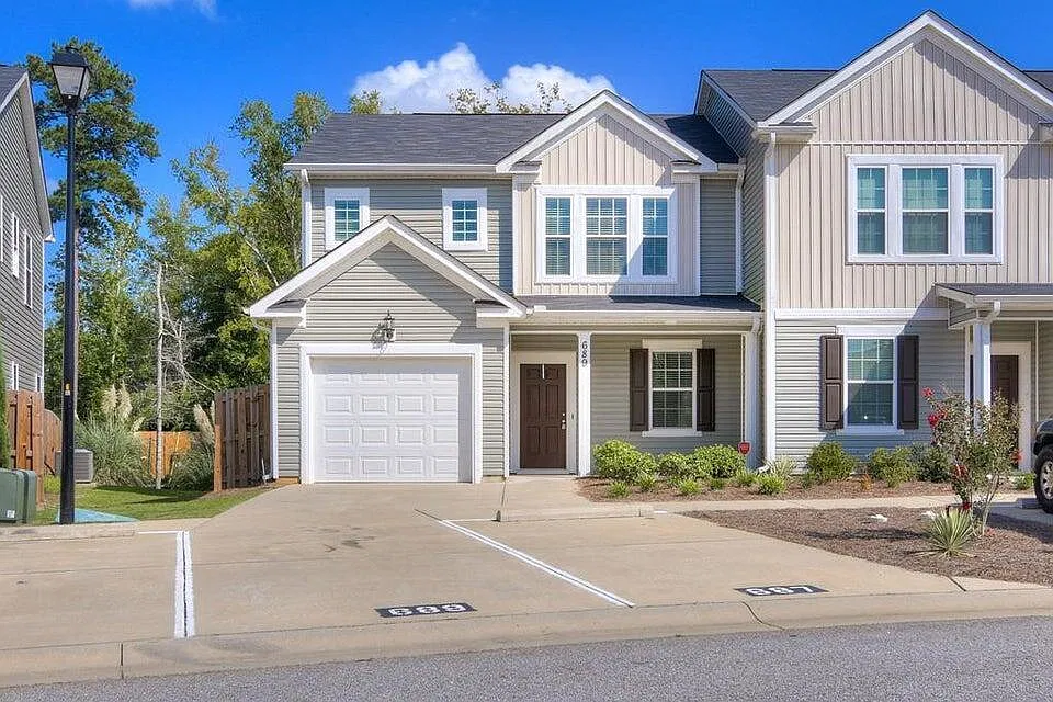 689 Aberdeen Cir