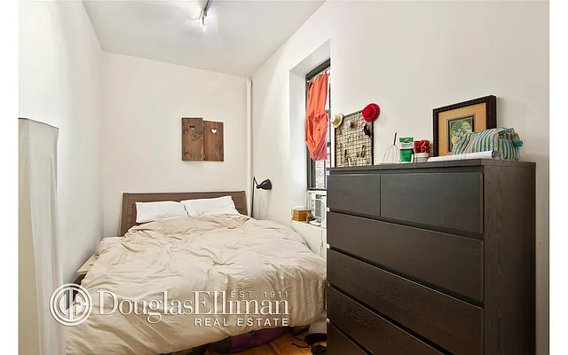 Rented by Douglas Elliman | media 19