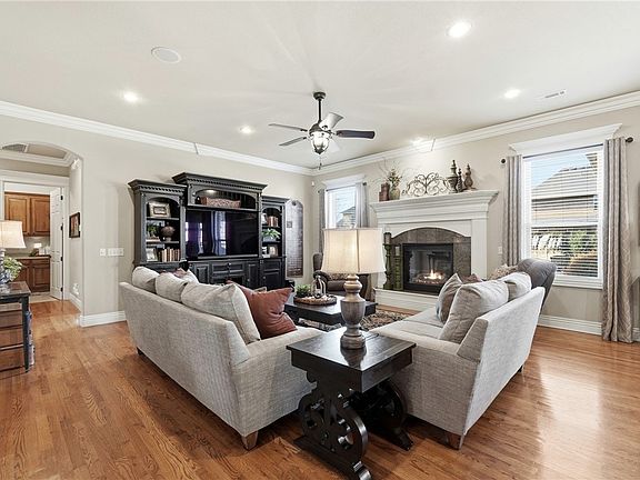 4th image of 5200 SW Ridge Mont Rd