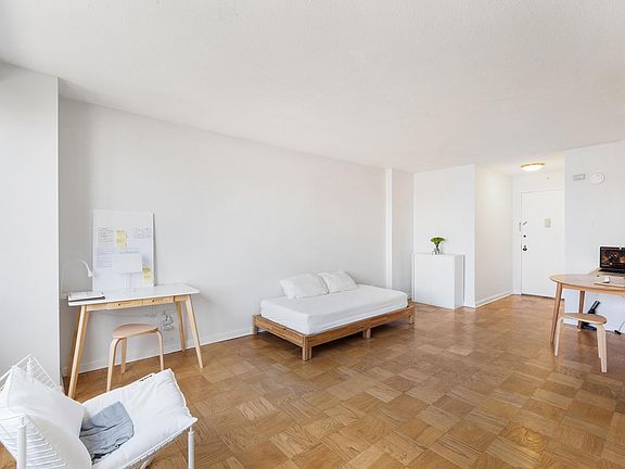 4th image of 201 Saint Pauls Ave APT 7B