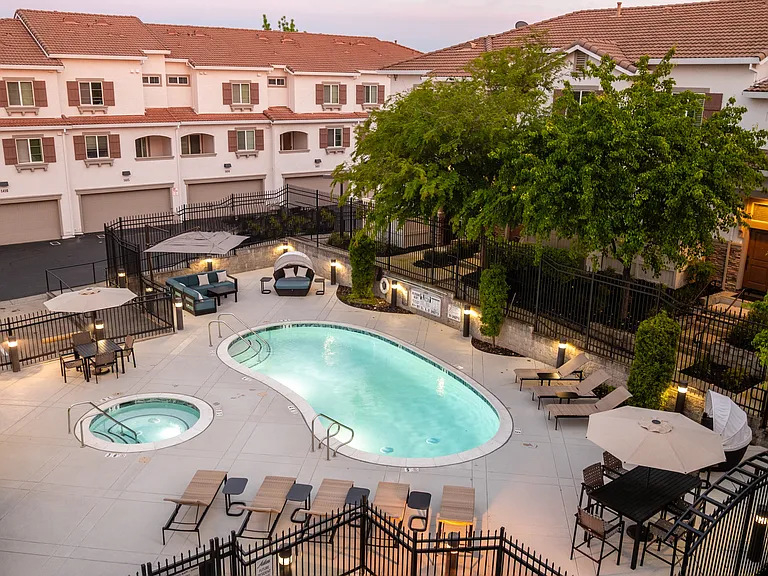 Pool & Spa