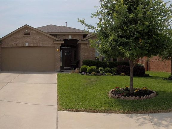 3rd image of 1501 Greenside Dr