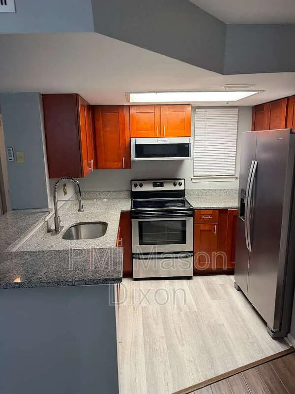 2 bed, 2.0 bath, 876 sqft, $2,100 — Photo 1