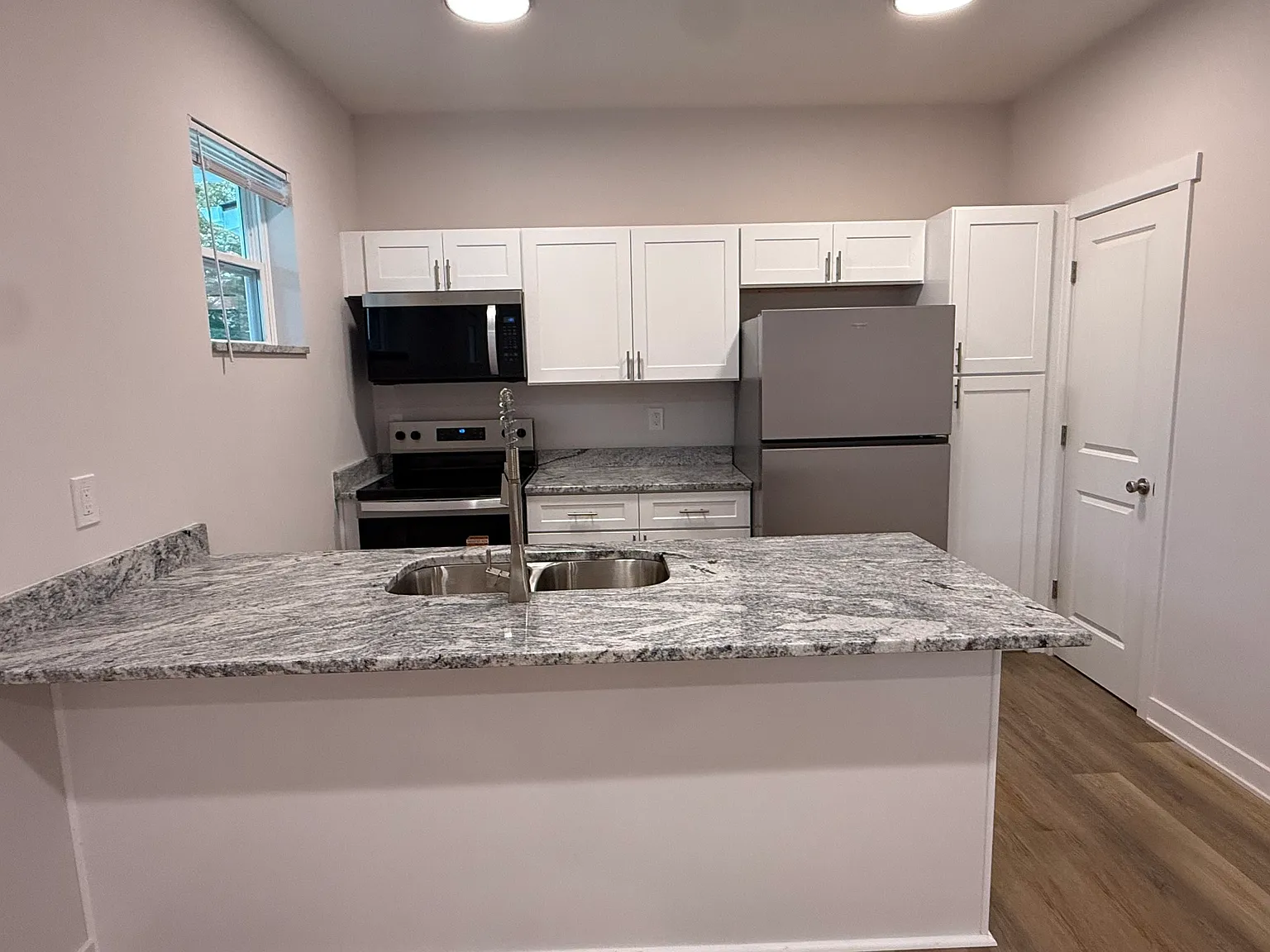 2 bed, 2.5 bath, 980 sqft, $1,850 — Photo 3