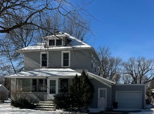 303 N Lincoln Ave, Graettinger, IA 51342