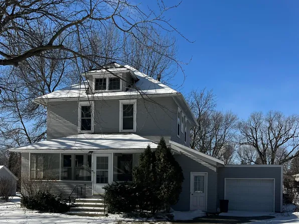 303 N Lincoln Ave, Graettinger, IA 51342