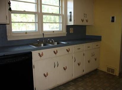 3rd image of 264 Sloan Ave
