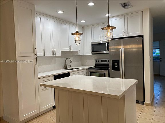 3rd image of 1317 W 42nd Pl #1317