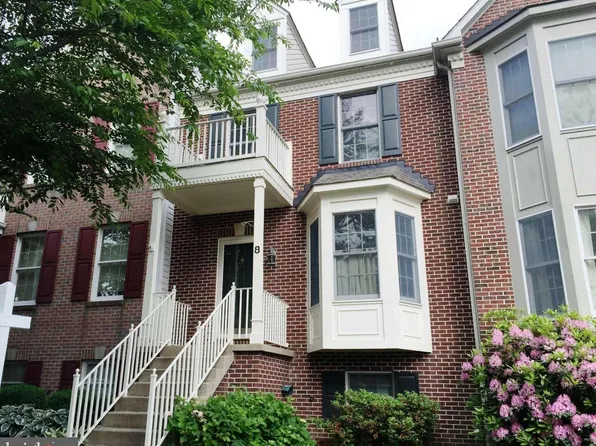 8 Steeple Ct, Germantown, MD 20874