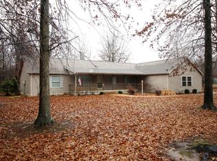 1271 Cedar Creek Ln, Centralia, IL 62801