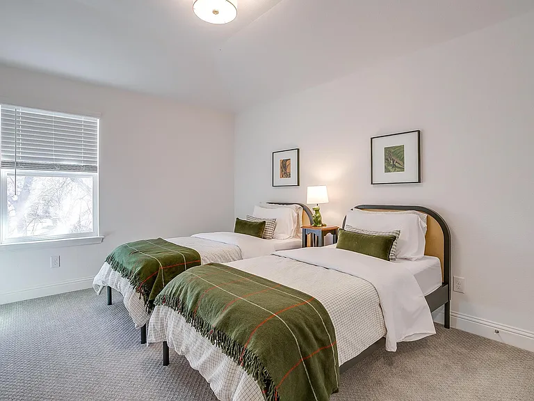 215 Athenia Dr — Photo 16