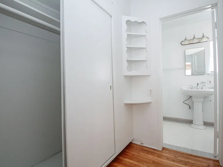 8316 Blackburn Ave — Photo 5