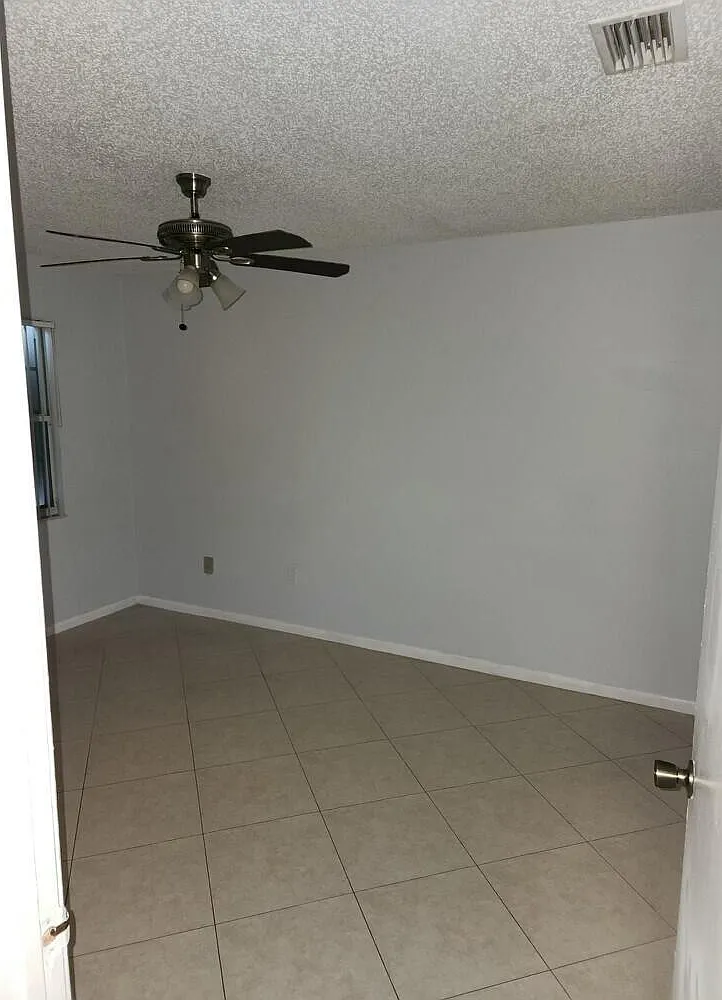 3 bed, 2.0 bath, 1024 sqft, $2,500 — Photo 3