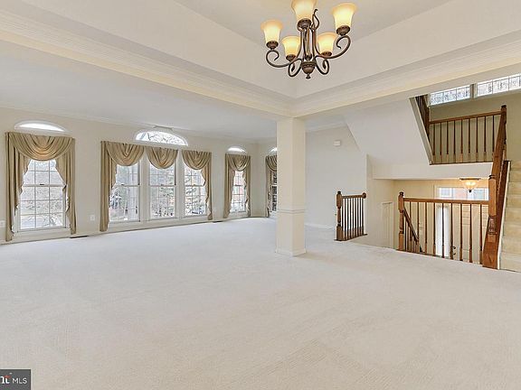 4th image of 10493 West Dr