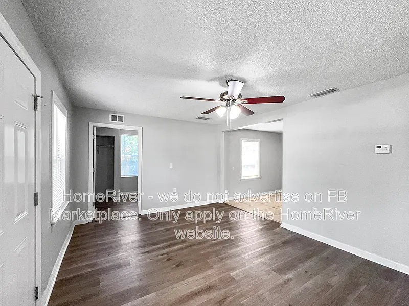 3 bed, 2.0 bath, 900 sqft, $2,200 — Photo 4