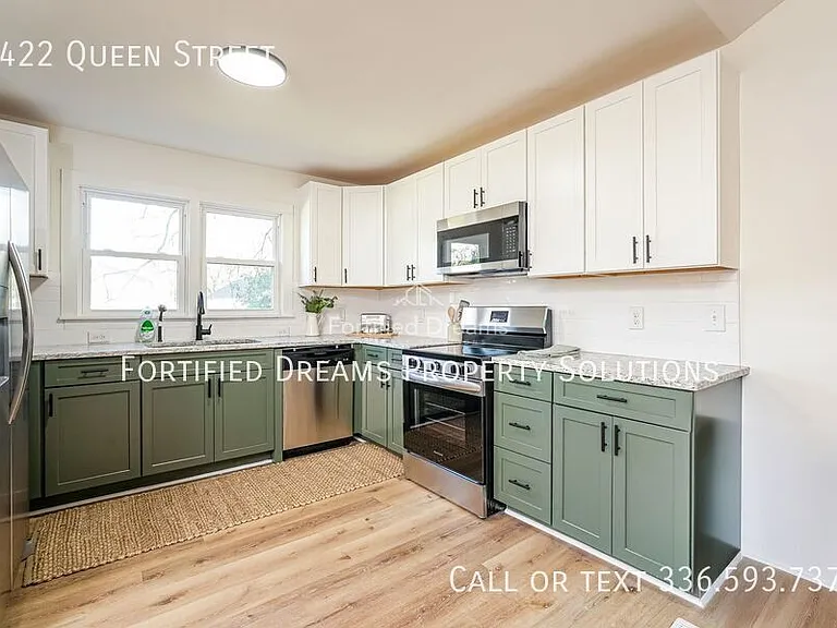 2422 Queen St — Photo 16