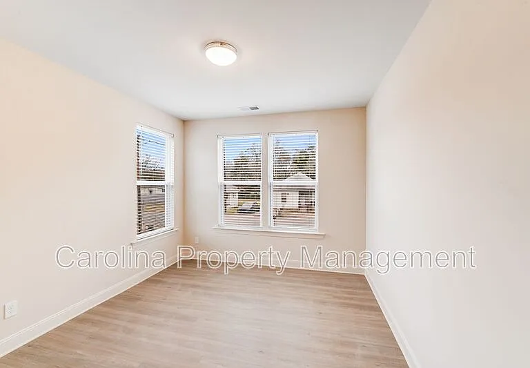 645 Brookwood St #B — Photo 21