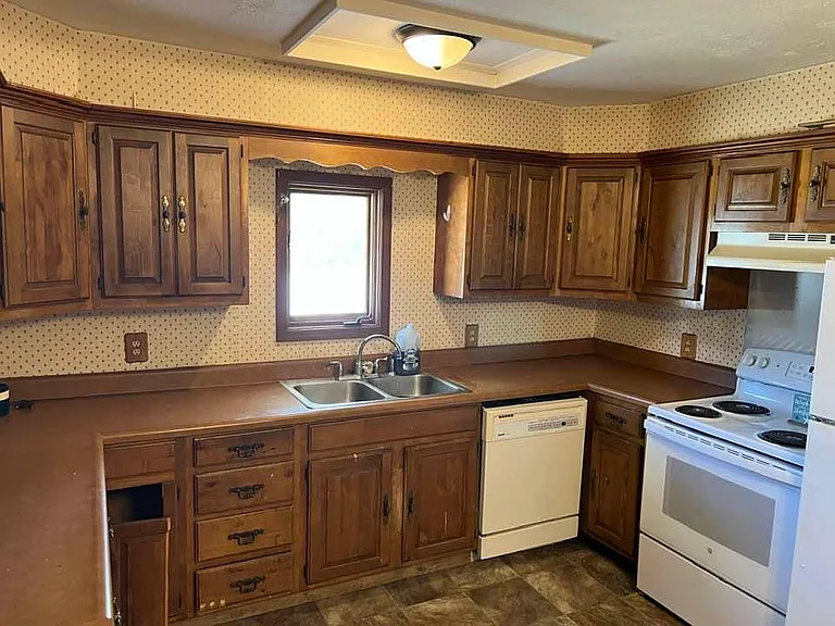 518 E Walnut St — Photo 2
