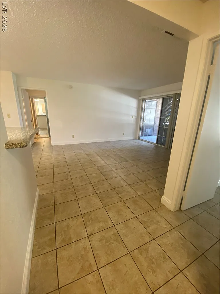 2 bed, 2.0 bath, 1053 sqft, $1,350 — Photo 2