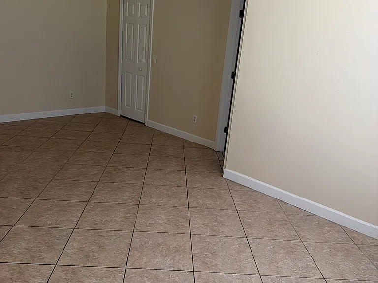 3807 SW 7th Pl — Photo 7