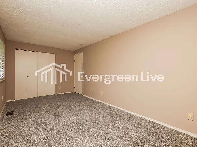 8119 Mount Hood — Photo 13