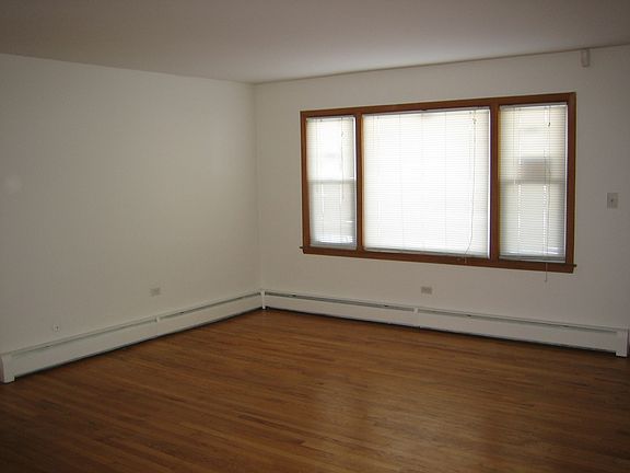 3rd image of 1111 Holiday Ln Unit 7