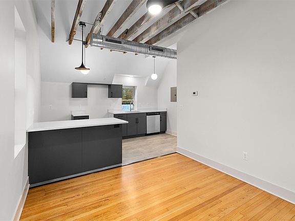 3rd image of 3040 E Grand Blvd #202