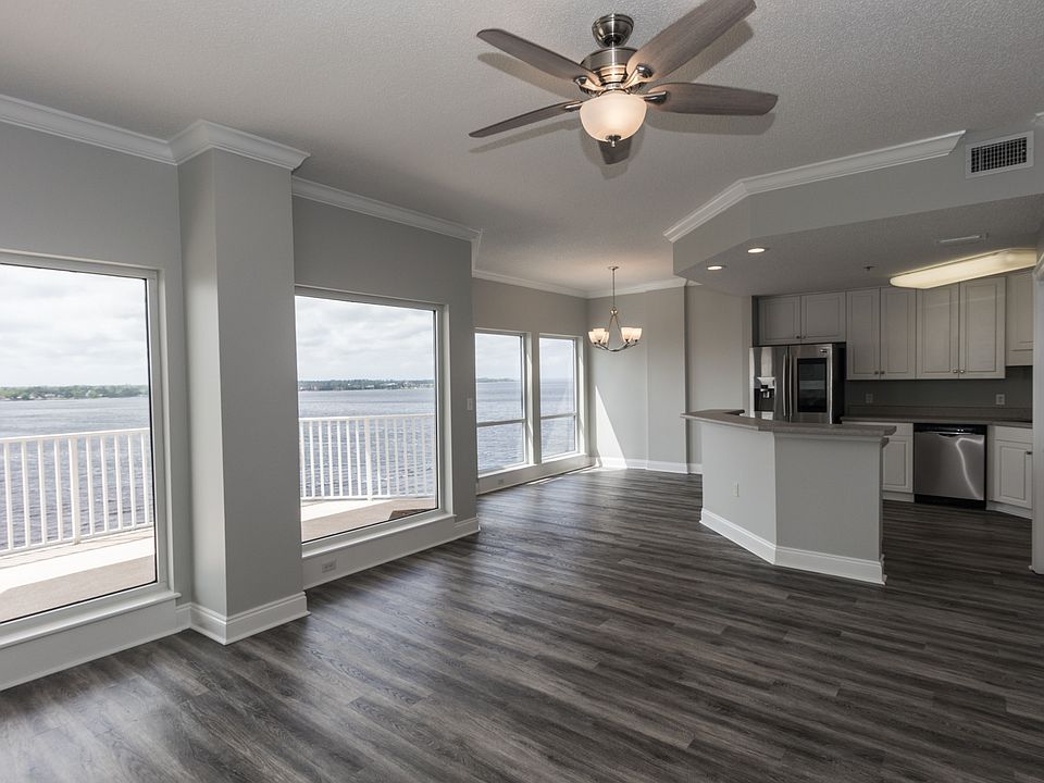 Endless views from the kitchen and living room over the bay