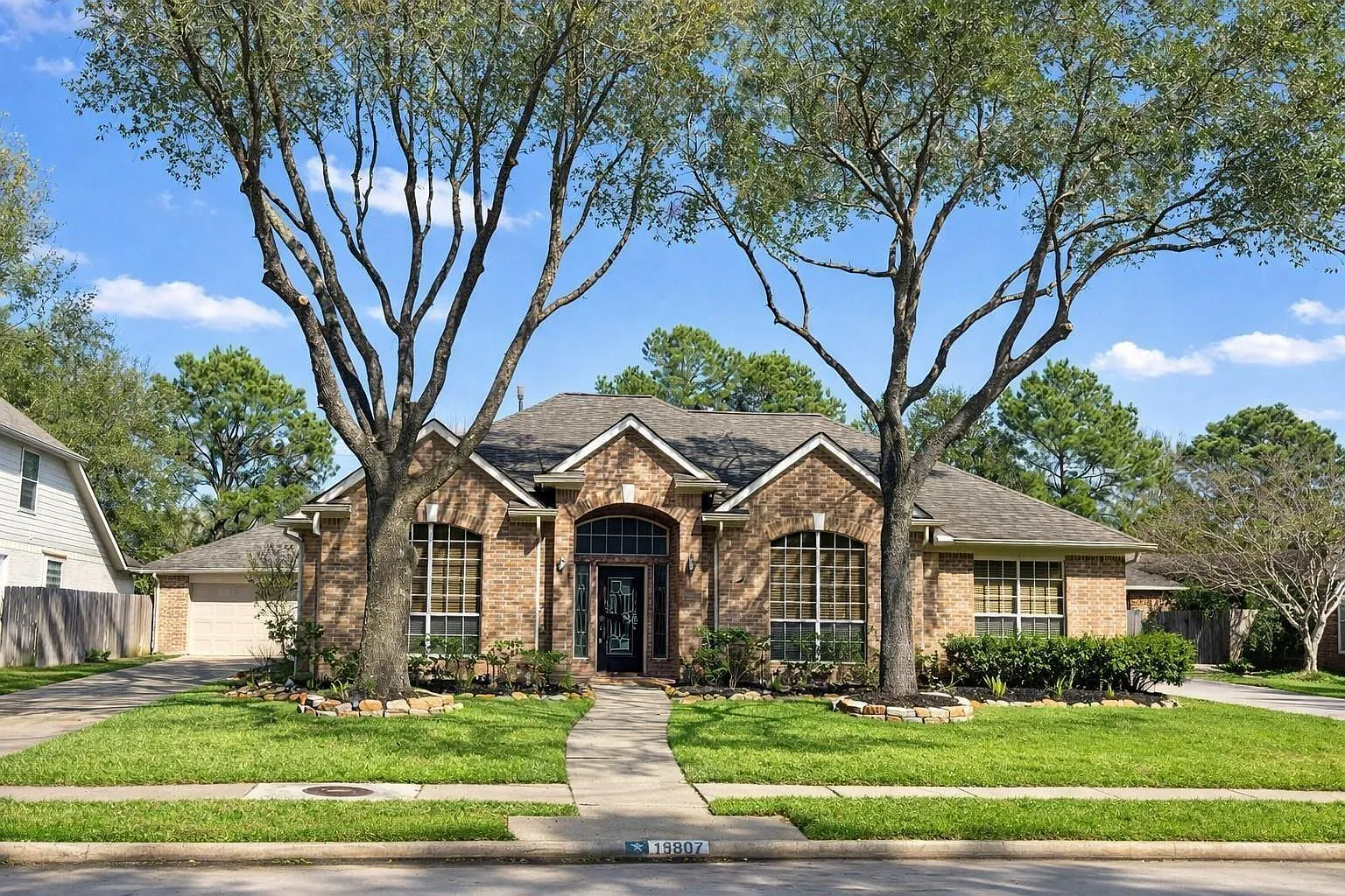 4 bed, 3.0 bath, 2709 sqft, $2,600 — Photo 2