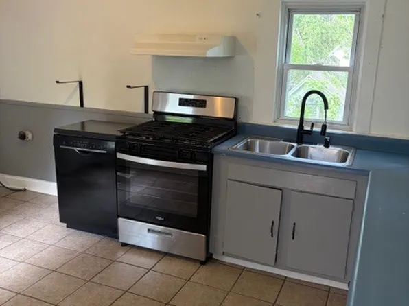 41 Elizabeth St, Norwich, CT 06360