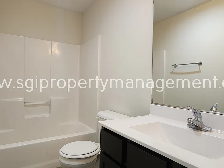 931 Robineta Ln — Photo 7