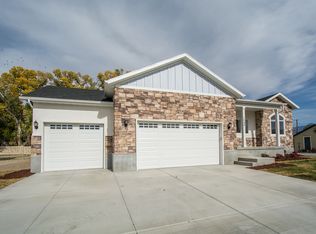 1734 W Western Charm Dr, Riverton, UT 84065