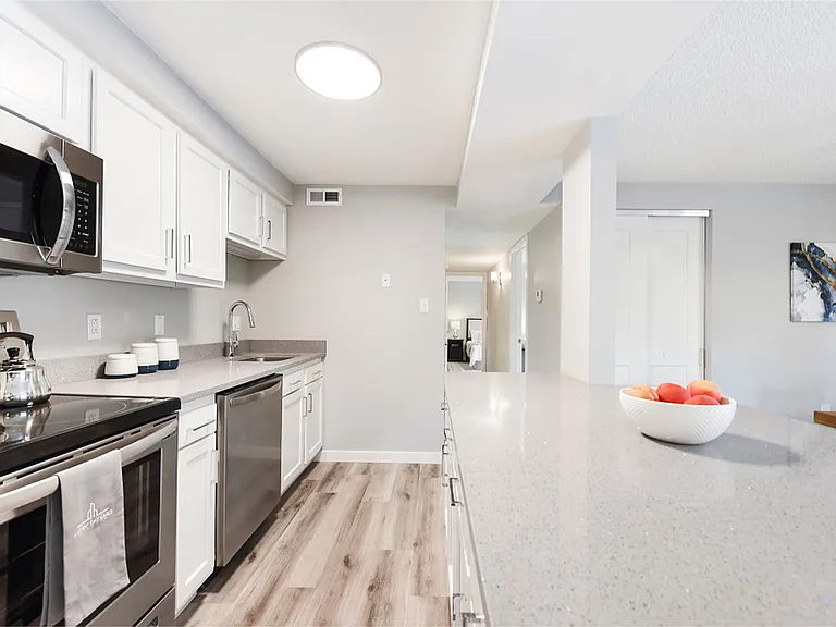 OakWood Park -- No up-front security deposit required! — Photo 24