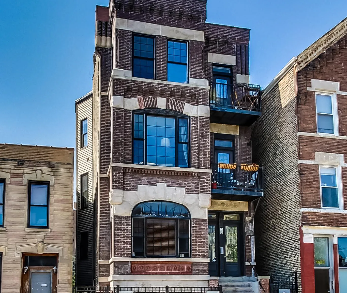 1421 W Augusta Blvd — Photo 3