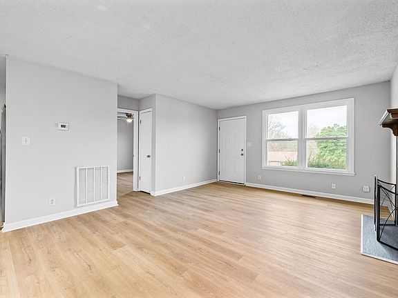 5th image of 717 Green Valley Ct